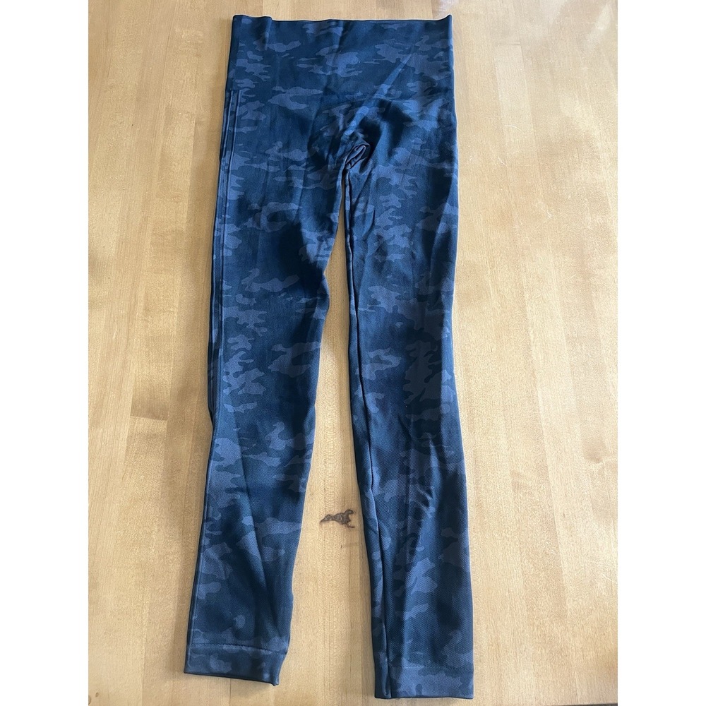 Spanx Women's "Look at Me Now" Black Camo Seamless Leggings Sz M $68 Athletic